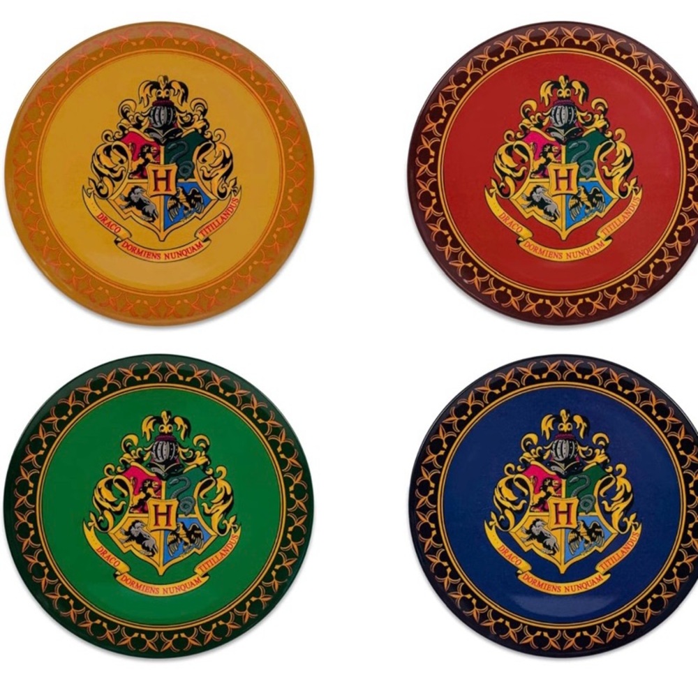 Harry Potter Hogwarts Crest set of 4 Dinner Plates